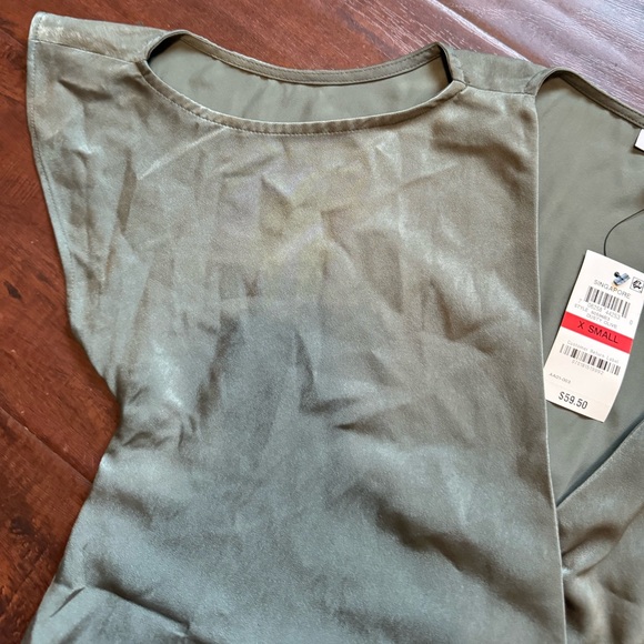 Bar III Blouse Women's XS Green Lightweight Short Sleeve V-Neck Blouse - Picture 3 of 6